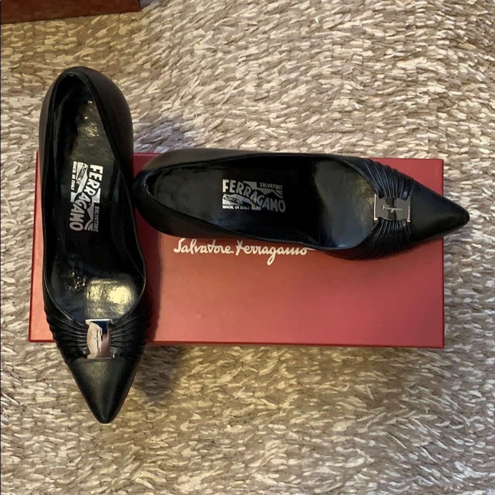 Salvatore Ferragamos Logo Pump